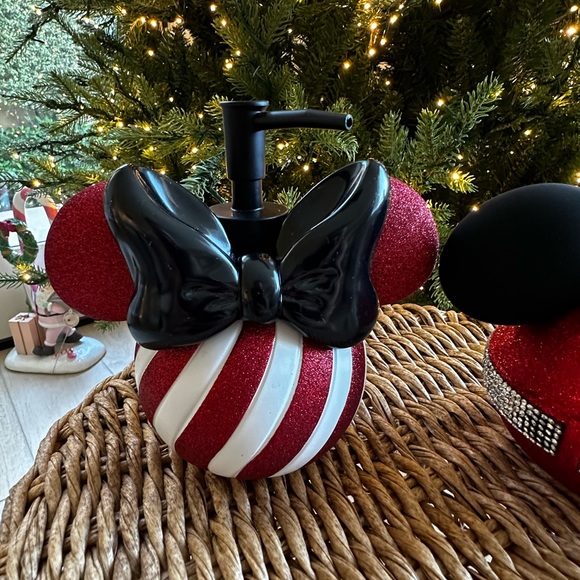 Disney Bath Disney Mickey Minnie Christmas Soap Lotion Dispenser